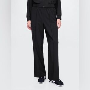 GapFit Tech High Rise Split-Hem Pants
Size Small Tall